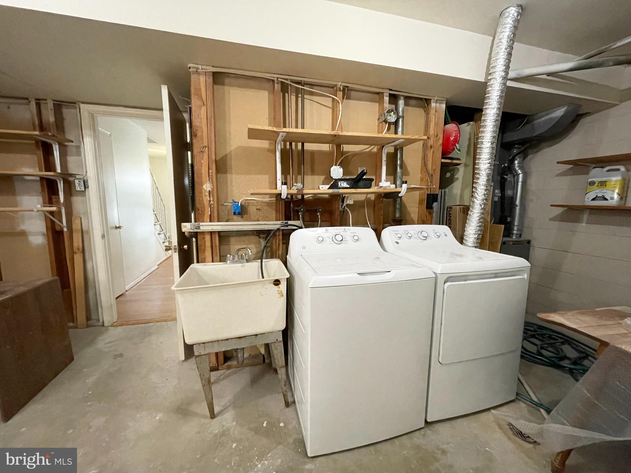 CARDINAL SQUARE - Residential Lease