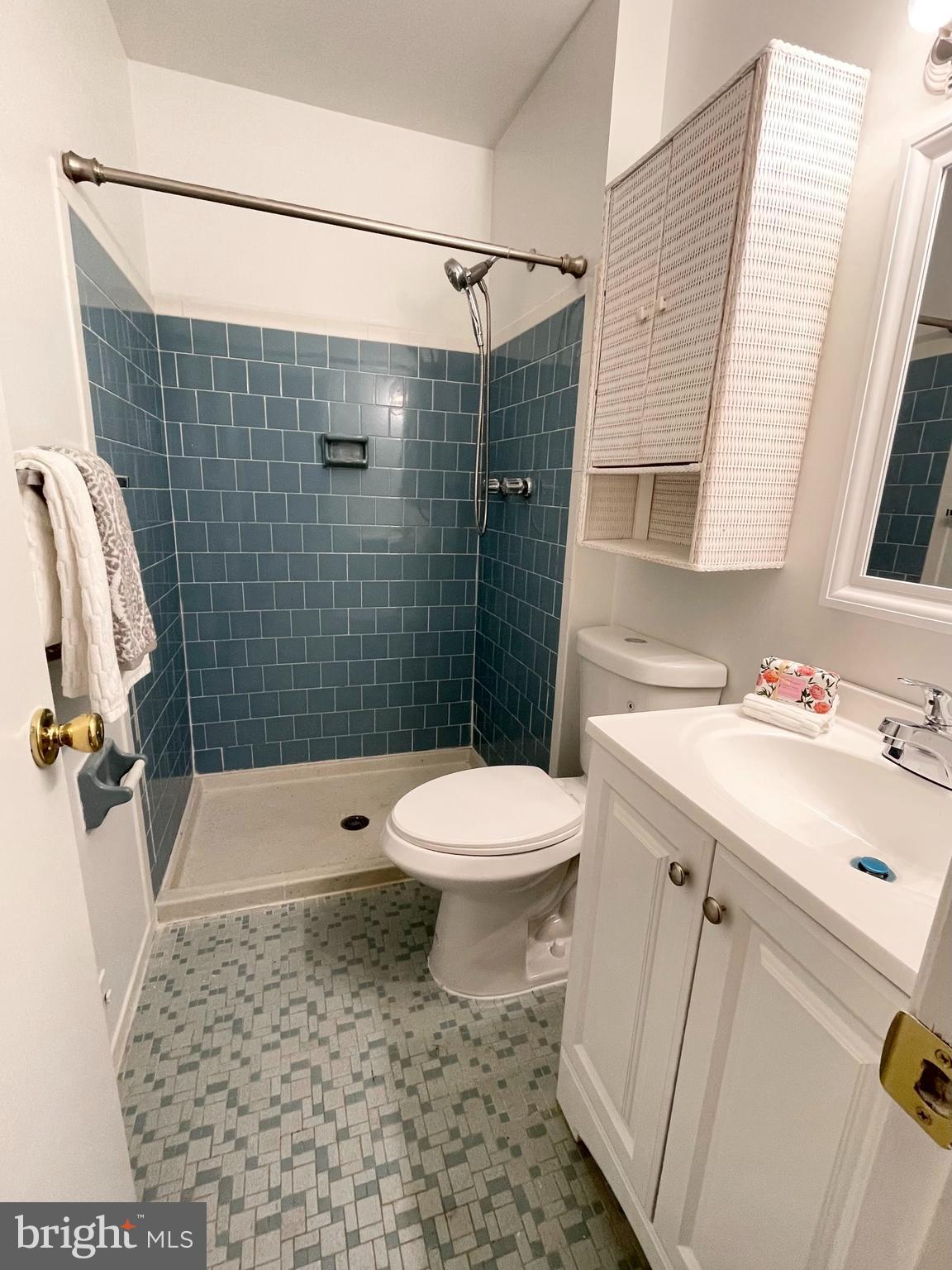 CARDINAL SQUARE - Residential Lease