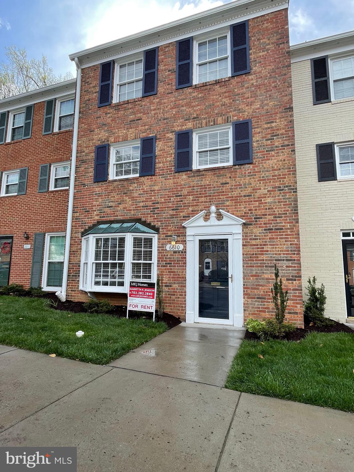 CARDINAL SQUARE - Residential Lease