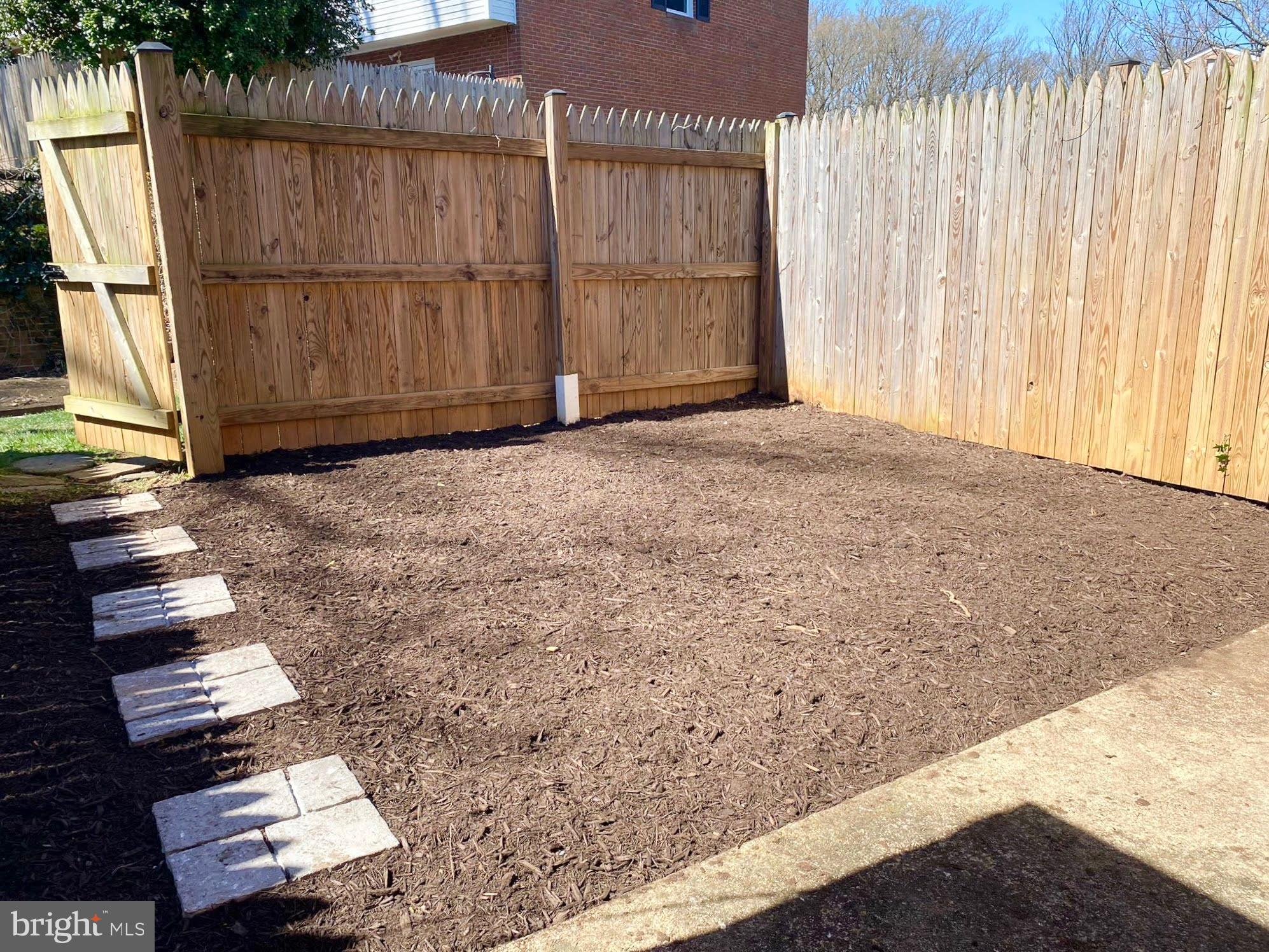 CARDINAL SQUARE - Residential Lease