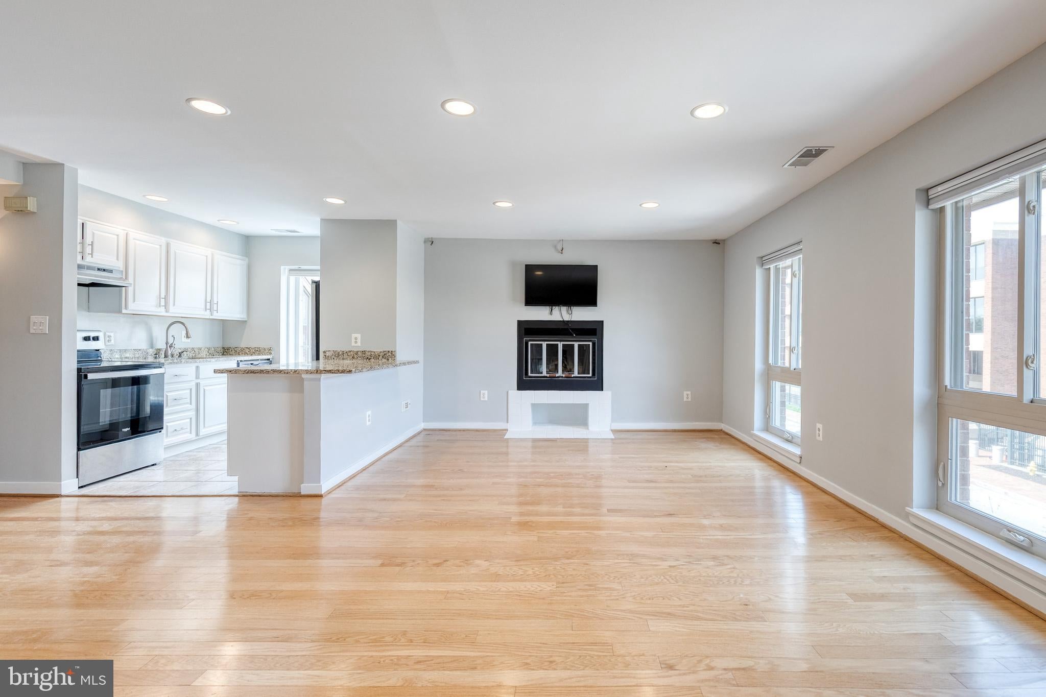 425 S SHARP STREET R 15