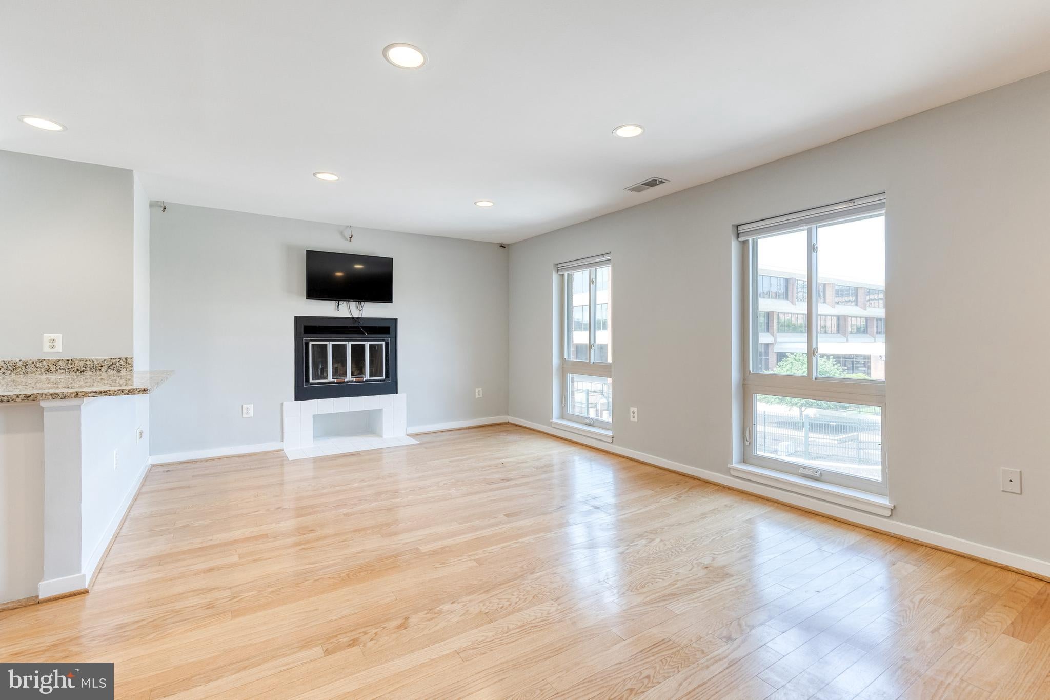 425 S SHARP STREET R 15
