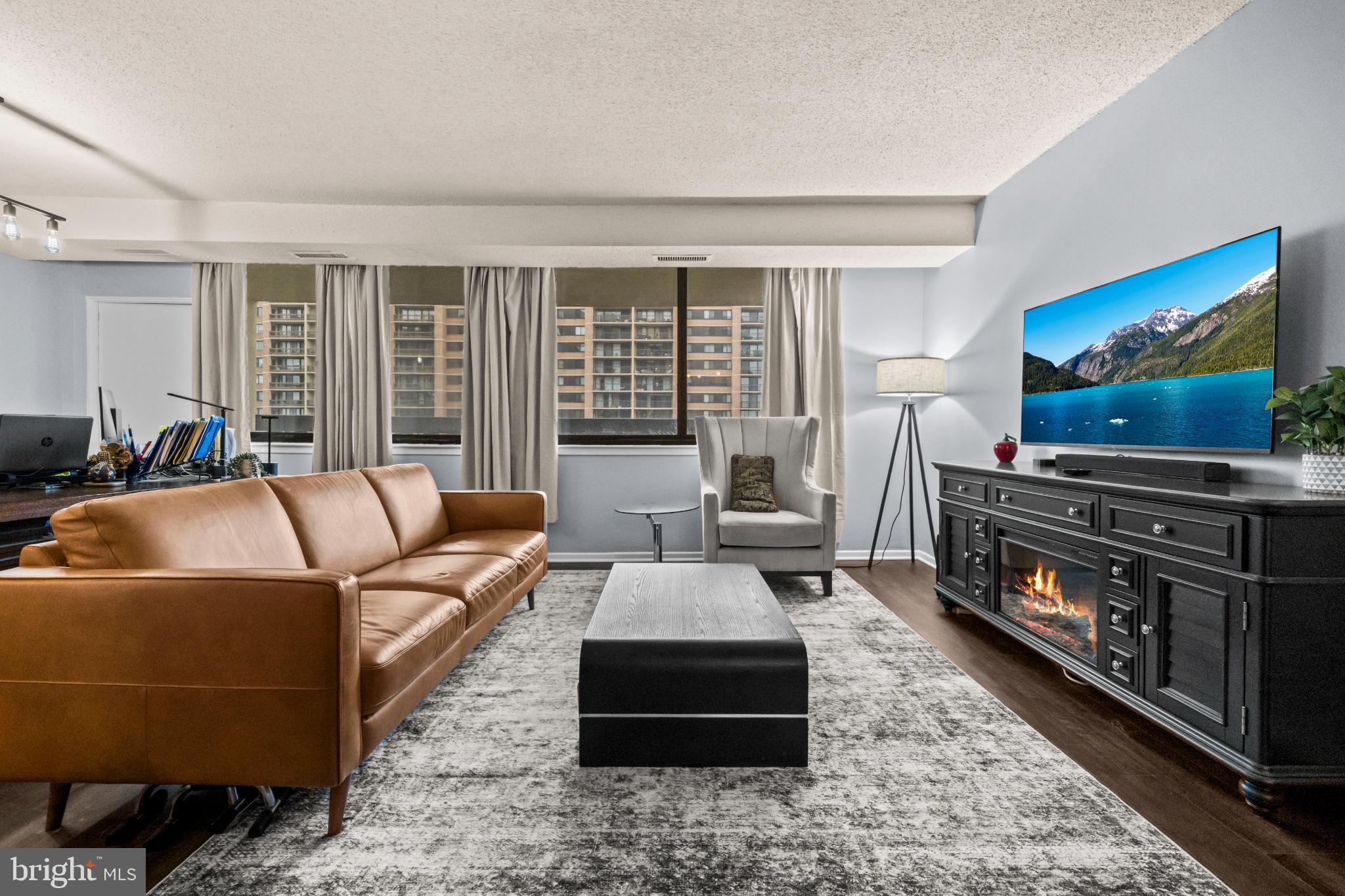 SKYLINE SQUARE CONDO - Residential