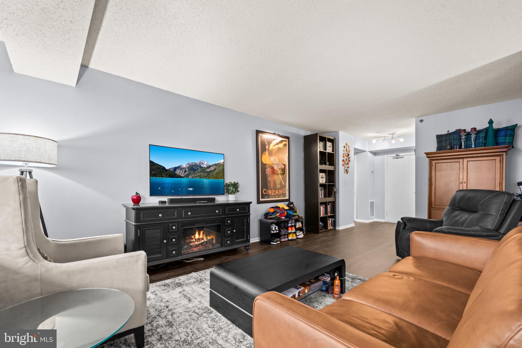 SKYLINE SQUARE CONDO - Residential