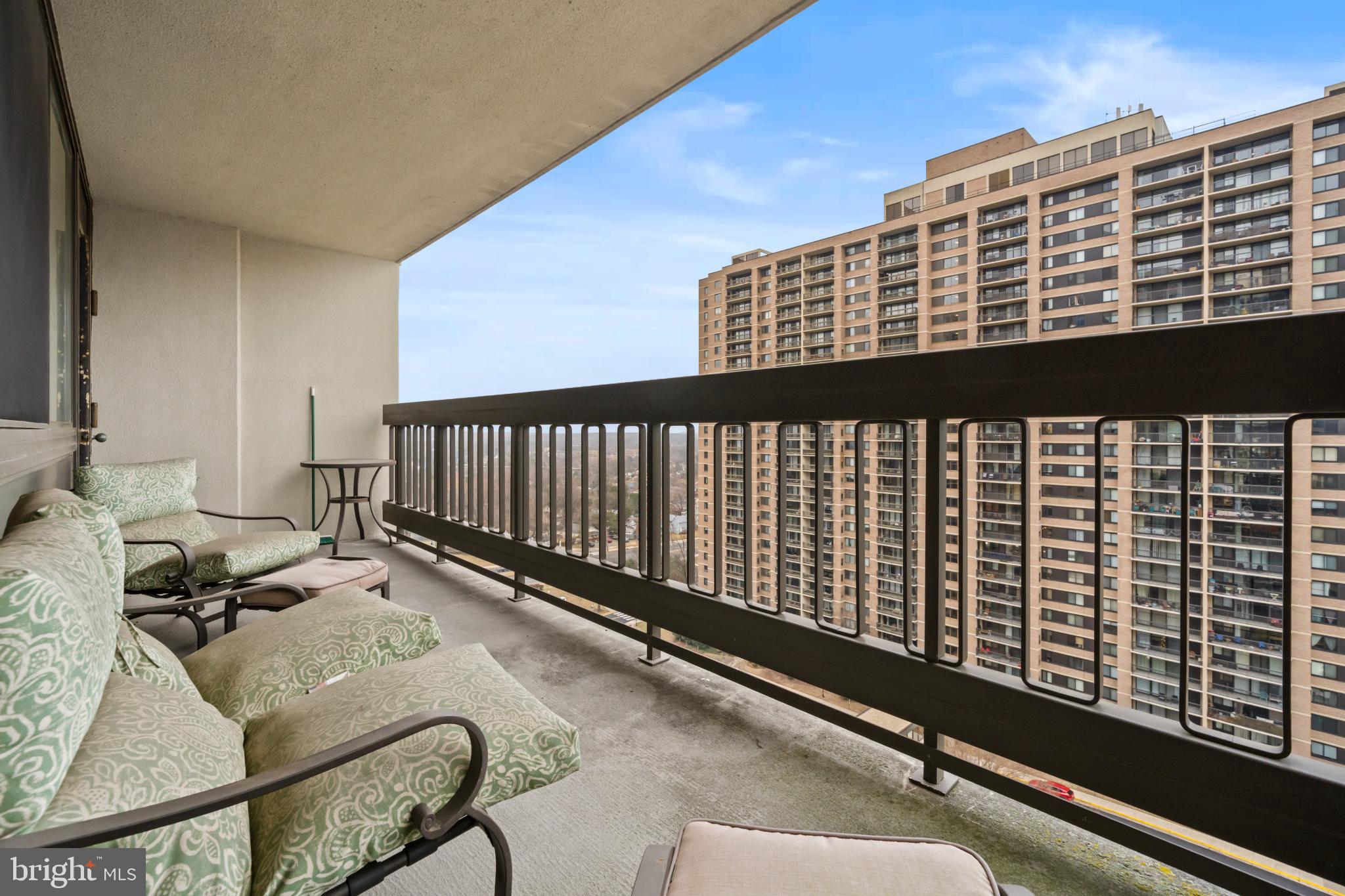 SKYLINE SQUARE CONDO - Residential