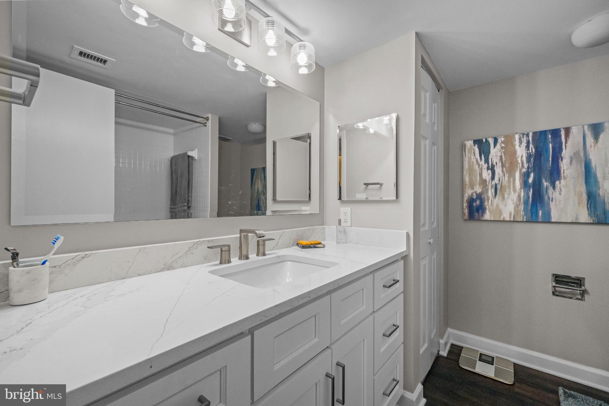 SKYLINE SQUARE CONDO - Residential