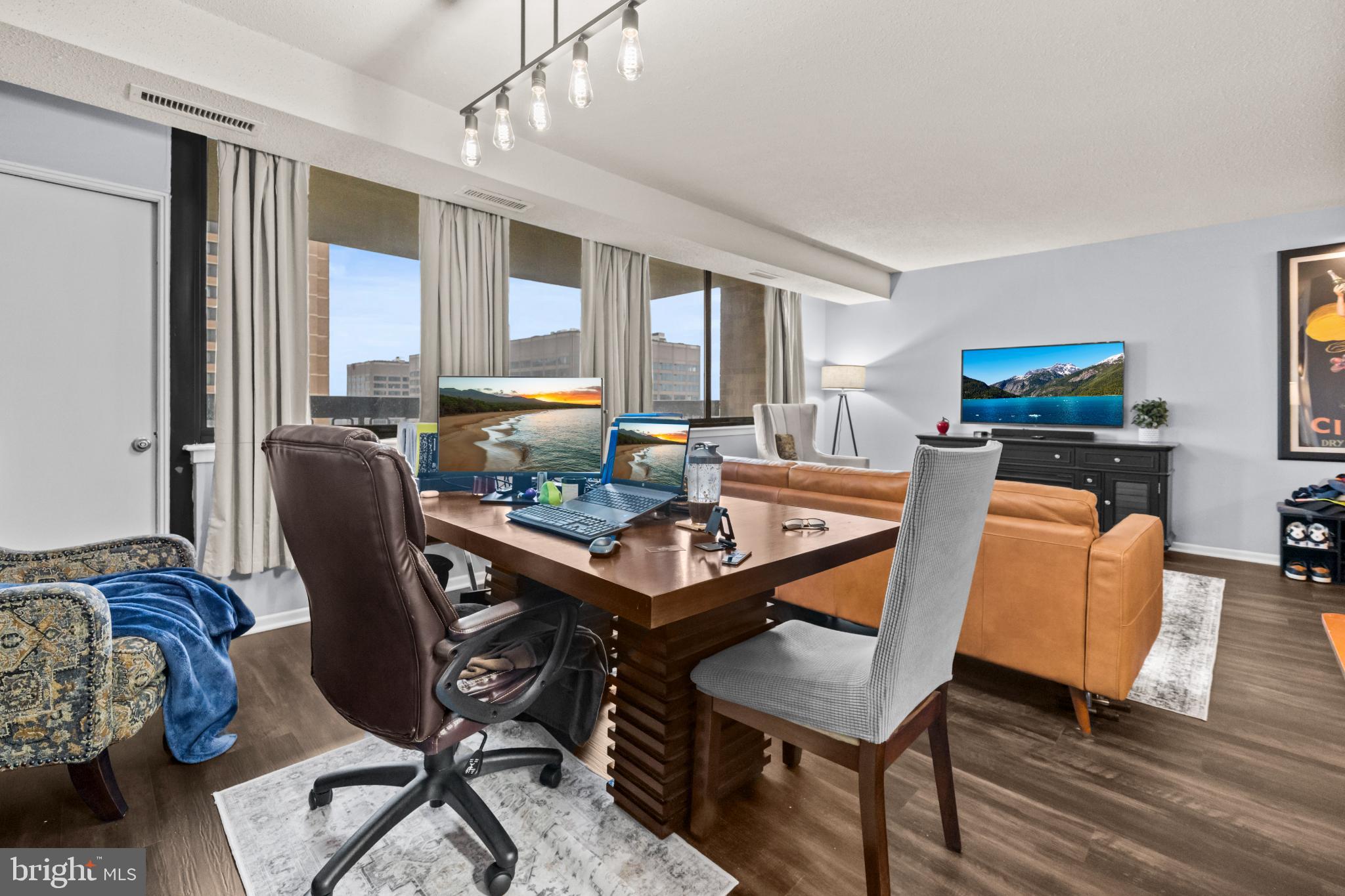 SKYLINE SQUARE CONDO - Residential