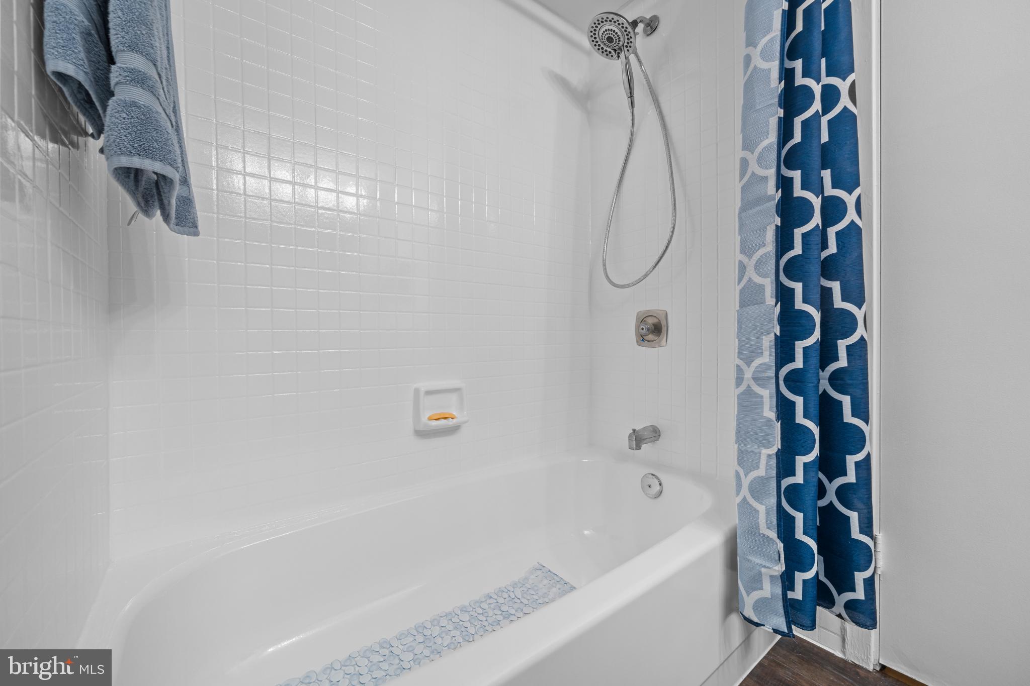 SKYLINE SQUARE CONDO - Residential