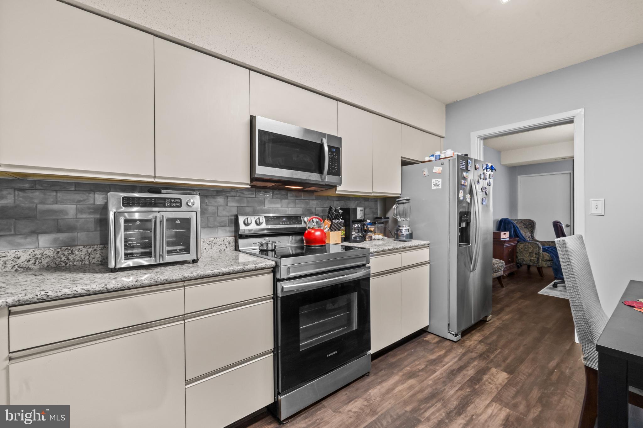 SKYLINE SQUARE CONDO - Residential