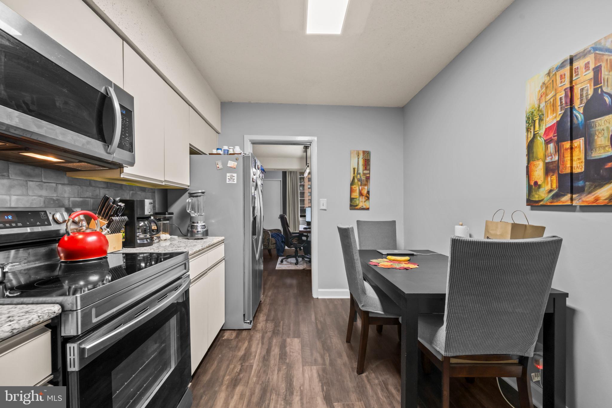 SKYLINE SQUARE CONDO - Residential