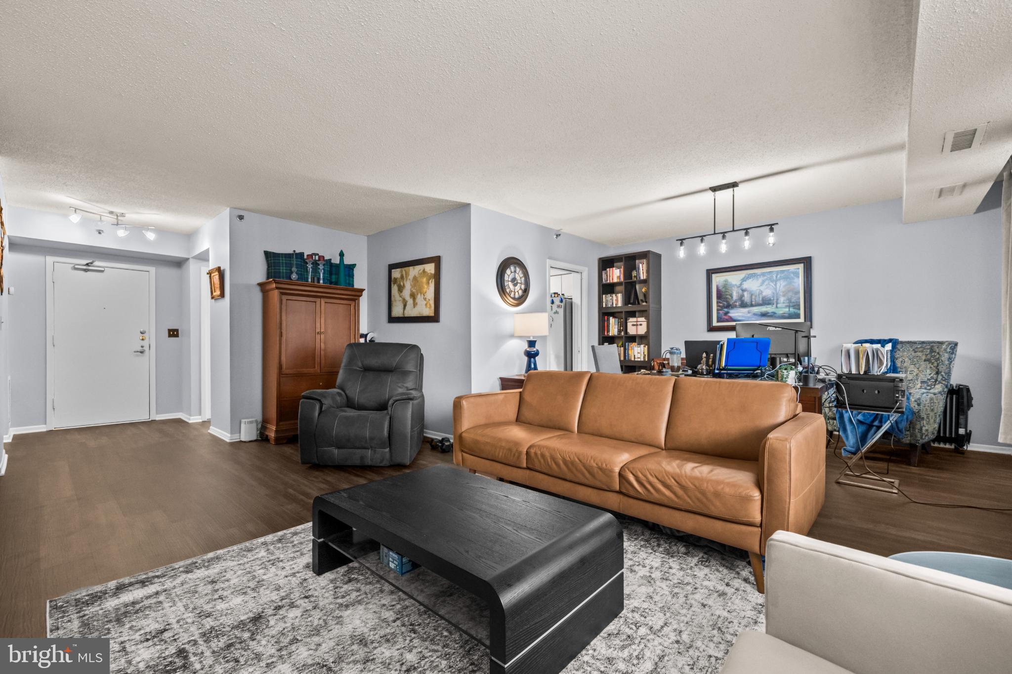 SKYLINE SQUARE CONDO - Residential