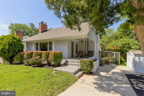 Photo of 10210 Carroll Place, KENSINGTON, MD 20895 (MLS # MDMC2236462)