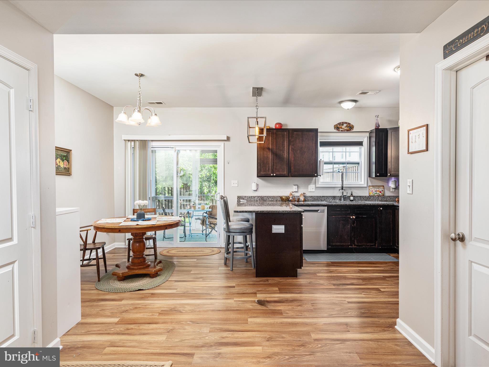 TOWNES OF RIDGEWAY - Residential