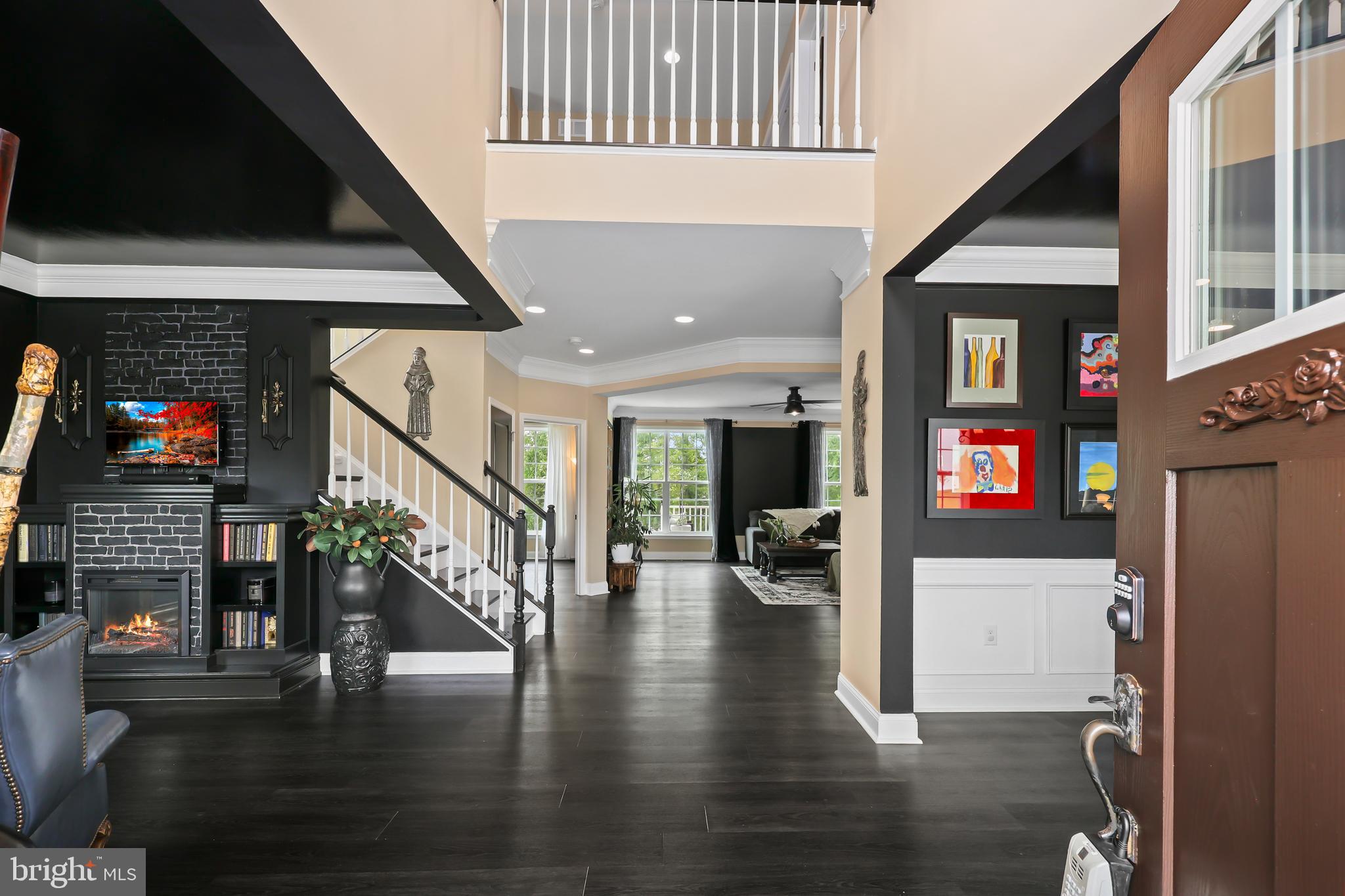 5 HOLLYCREST PLACE