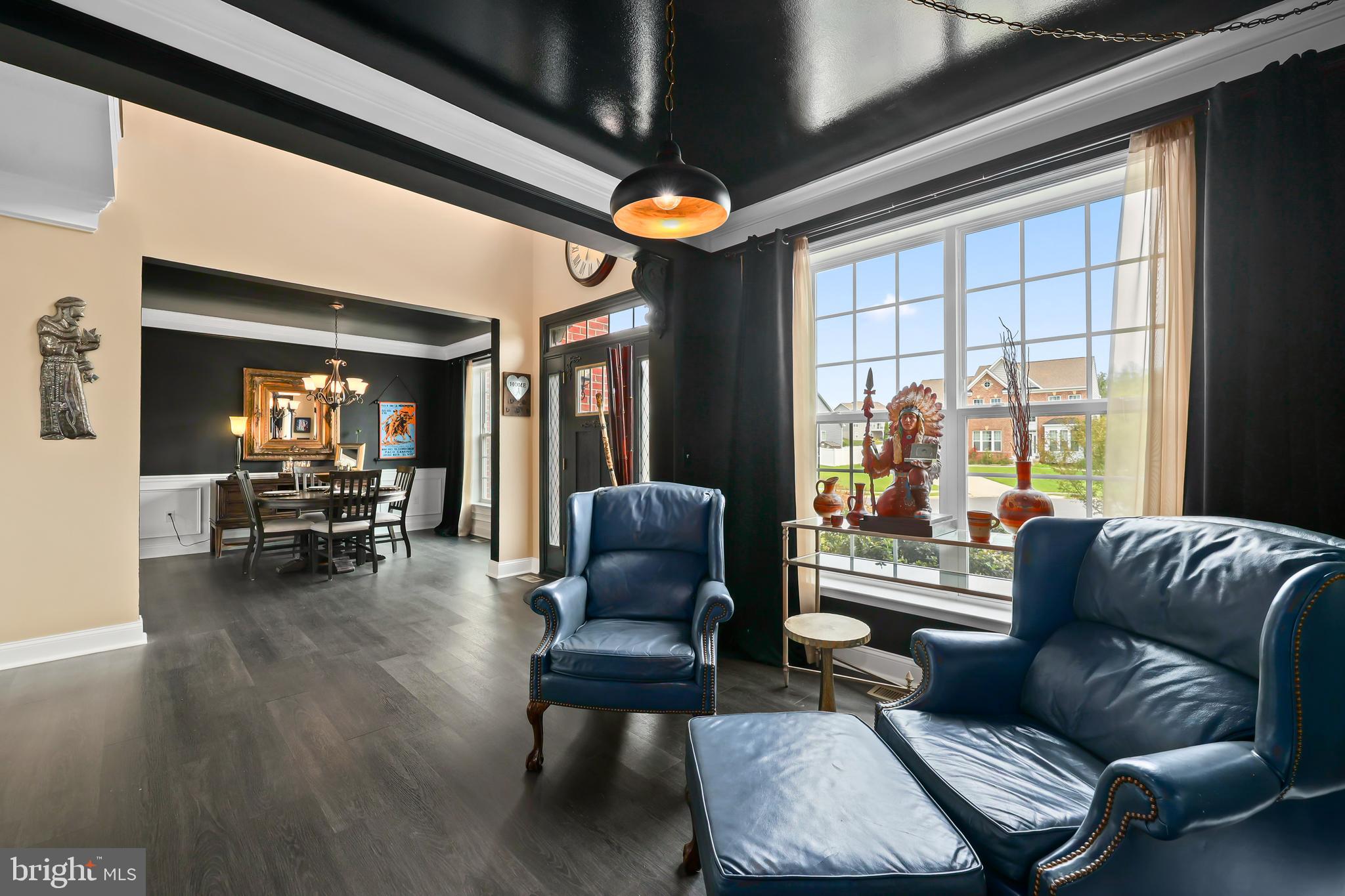 5 HOLLYCREST PLACE