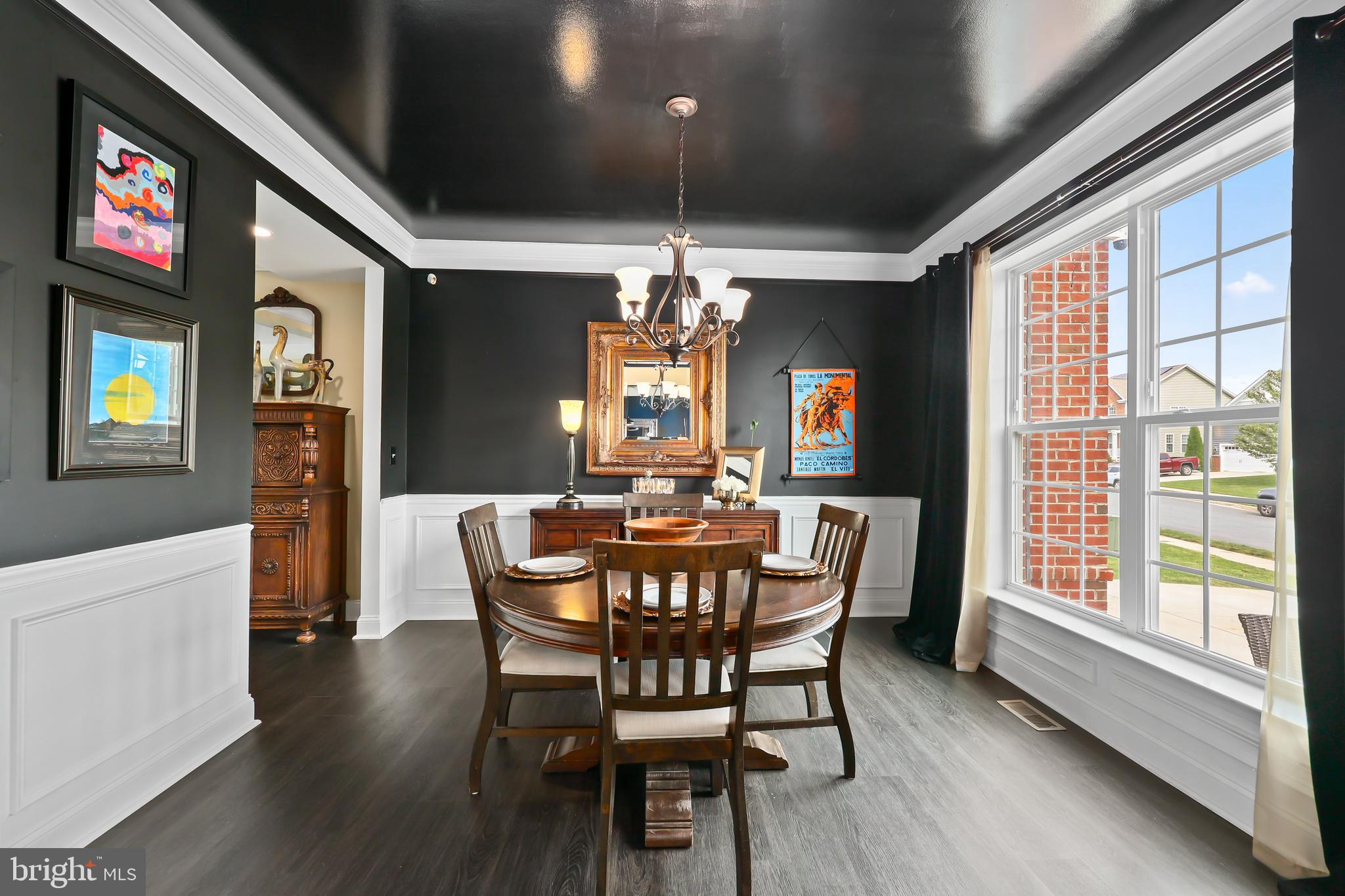 5 HOLLYCREST PLACE