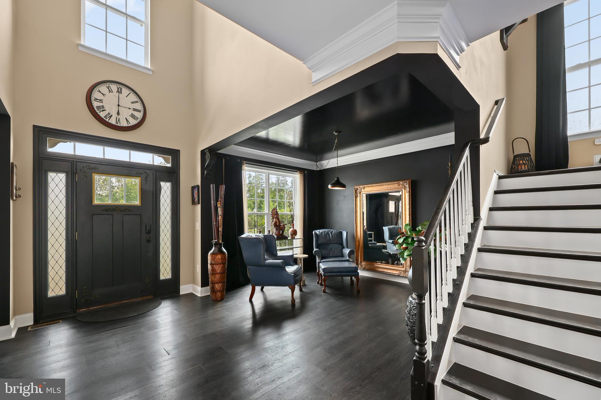 5 HOLLYCREST PLACE
