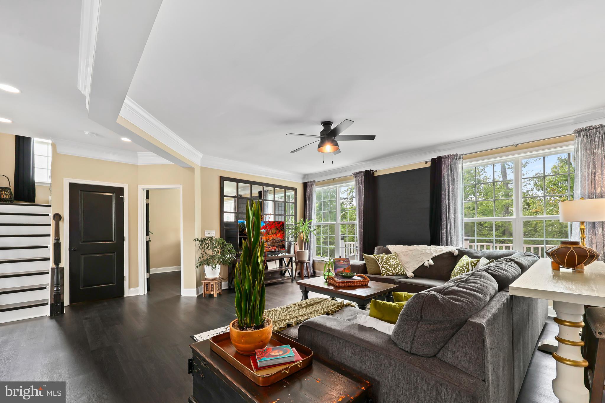 5 HOLLYCREST PLACE