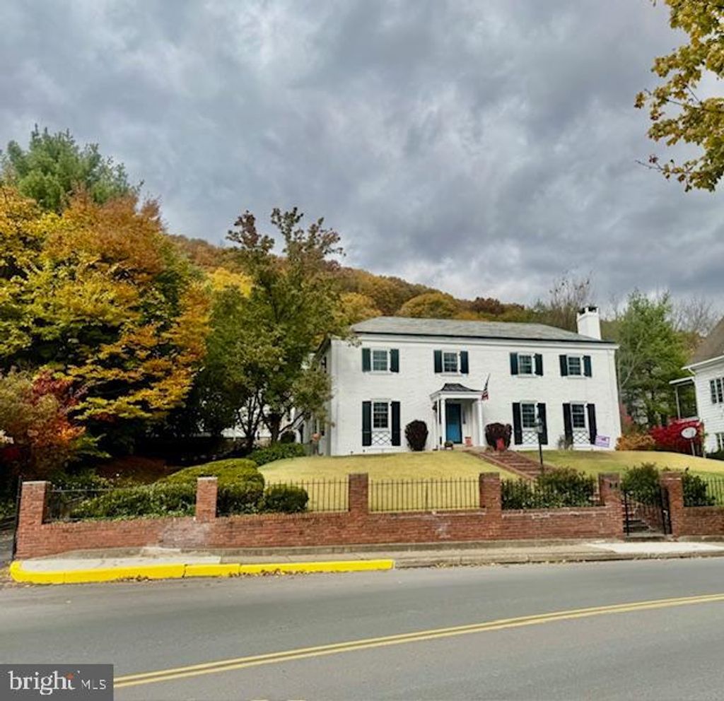 Photo of 127 E Sunbury Street, SHAMOKIN, PA 17872 (MLS # PANU2002768)