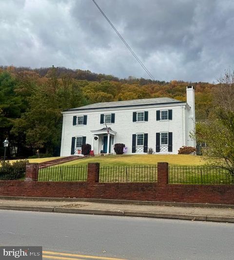 Photo of 127 E Sunbury Street, SHAMOKIN, PA 17872 (MLS # PANU2002768)