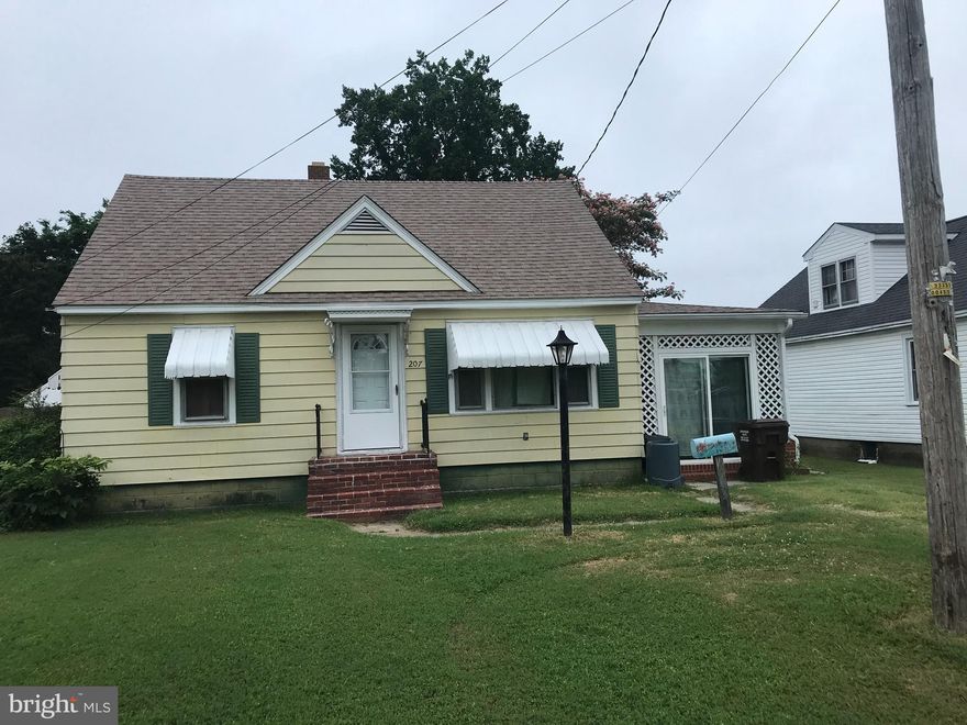 This is a well maintained bungalow on quiet street but convenient to town.   It offers hardwood floors, fenced back yard, fixed stairs to attic for great storage and a nice breezeway.  Pets on a case by case basis. First month's rent and security deposit required (must be a cashiers check).  Rent Spree link in listing for application/credit report, etc. - fee will apply.