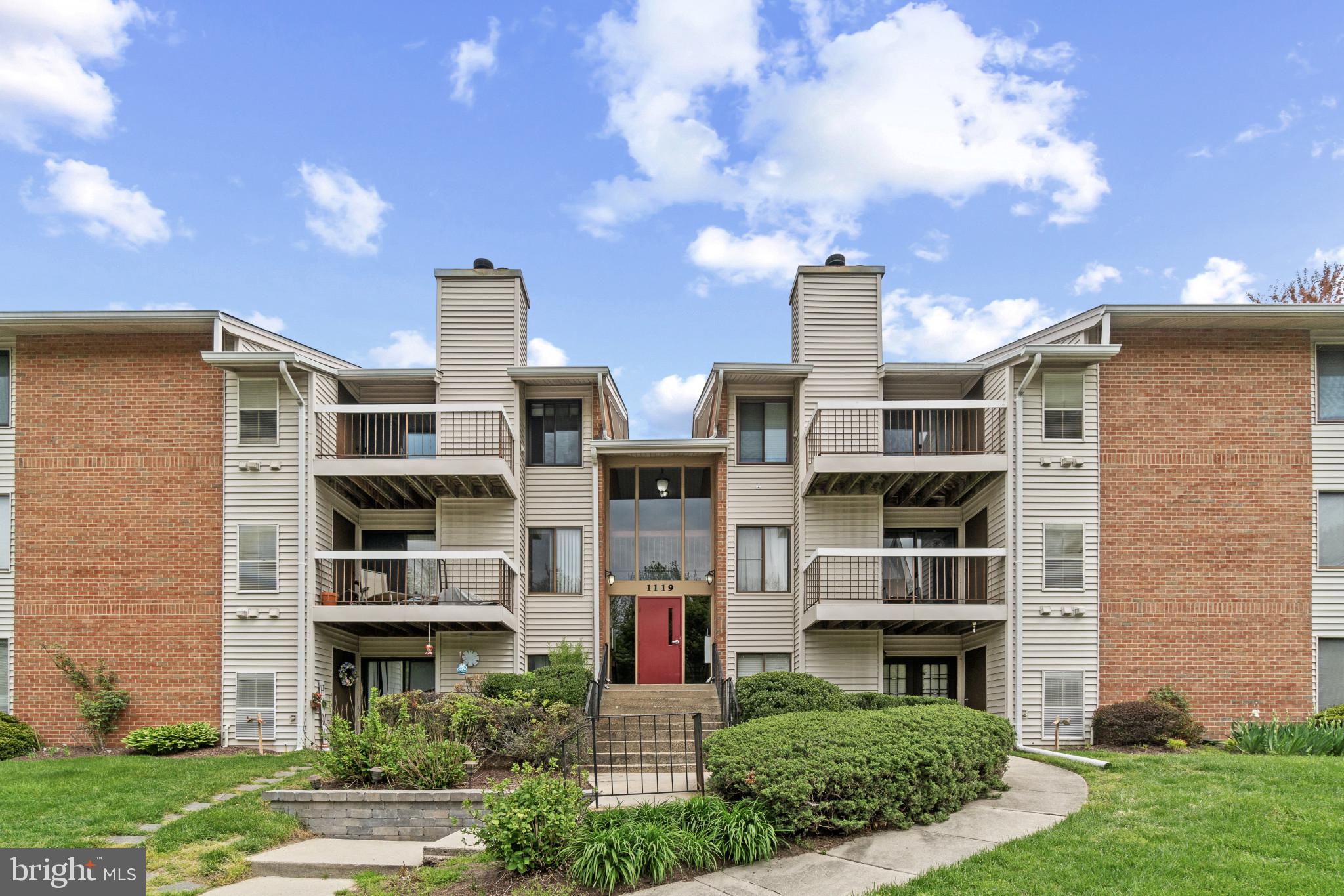 Spacious 2 bedroom/2 full bath condo in Castle Harbour! Recently updated TOP LEVEL with deck. Secure building with key access. Community has pool! Rent includes pool, water, trash removal. Gorgeous unit!
Castle Harbour is conveniently located a stones throw from Rt 100 / Rt 97. Perfect commuting distance to BWI, NSA or Ft. Meade.
Pets considered case by case after application submission.