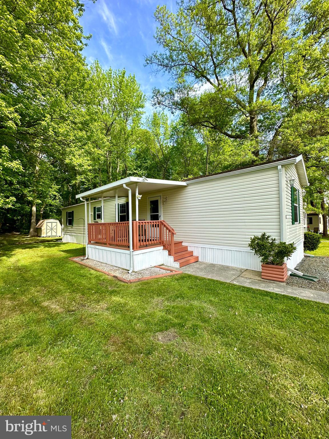Welcome to the enchanting Forest Green Court Mobile Home Park! Nestled amidst a beautifully maintained neighborhood, this charming manufactured home awaits its new owner. With a serene wooded yard offering privacy and tranquility, this well-maintained home has been lovingly cared for throughout the years. Please note that prospective buyers must be approved by the park management. Don't miss the opportunity to make this cozy abode your own slice of woodland paradise!