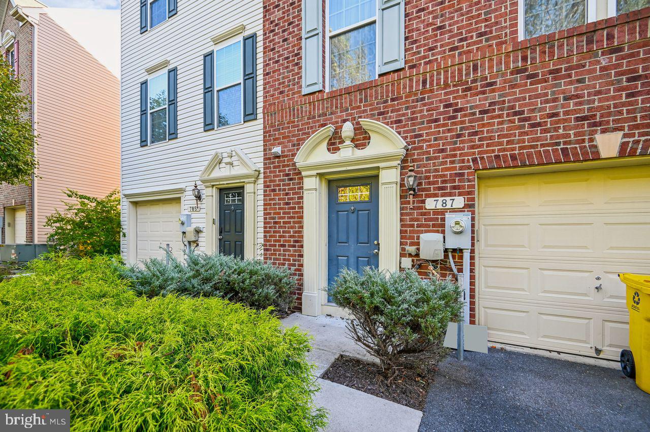 PINE RIDGE CROSSING - Residential