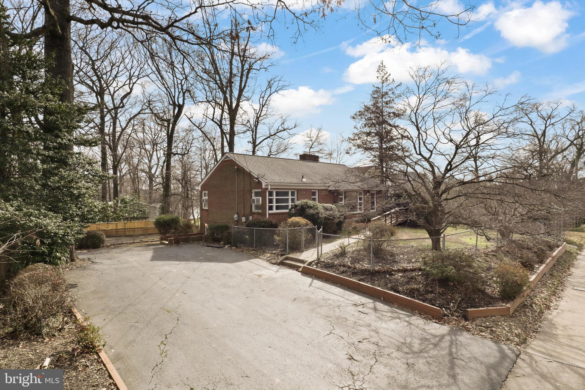 DUNN LORING - Residential