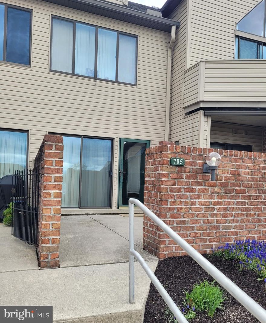 Single level living and looking to downsize? Tired of paying rent?  Looking for an investment!  Then this condo is perfect for you! Located in desirable development of Cherrington - HOA includes no outside maintenance for you and for the gym enthusiast a fitness center. This 1 bedroom condo has newer carpet and paint, 1 bath with jacuzzi tub. All appliances convey!  Hurry it is waiting just for you!