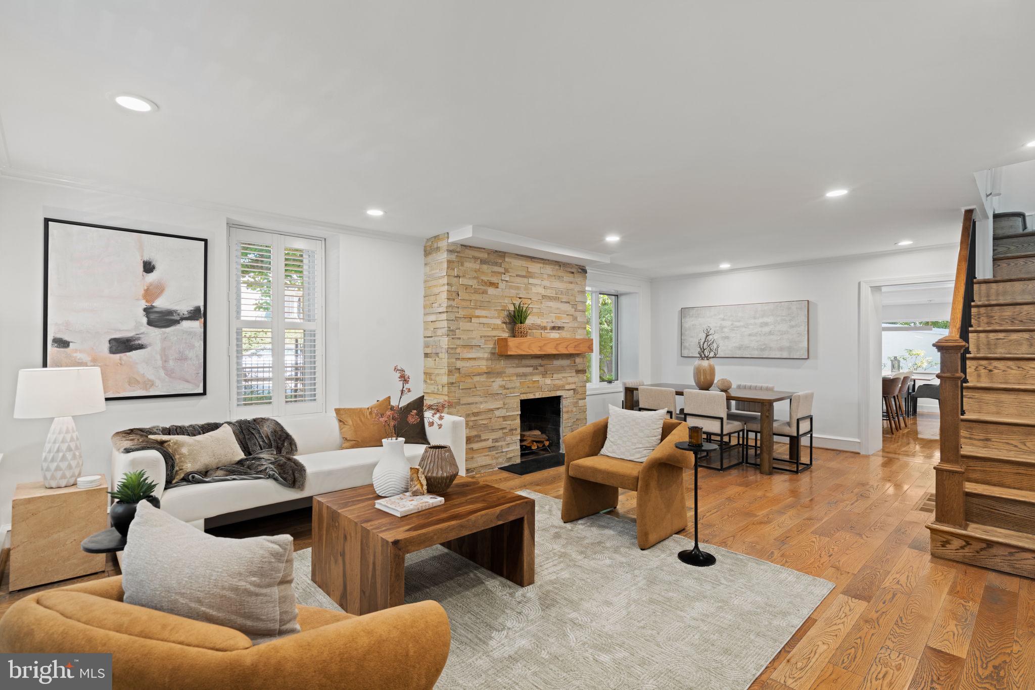 102 W GRAVERS LANE