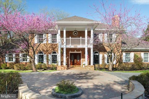 532 WALKER RD GREAT FALLS VA 22066