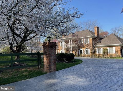 532 WALKER RD GREAT FALLS VA 22066