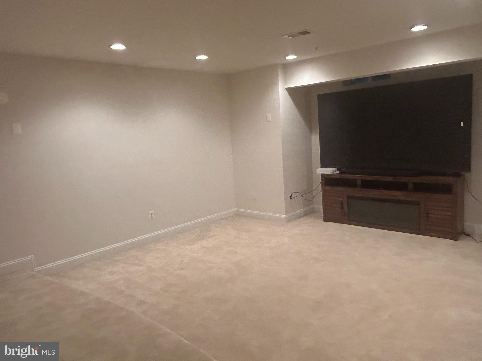 HAMPTONS AT WOODMORE - Residential