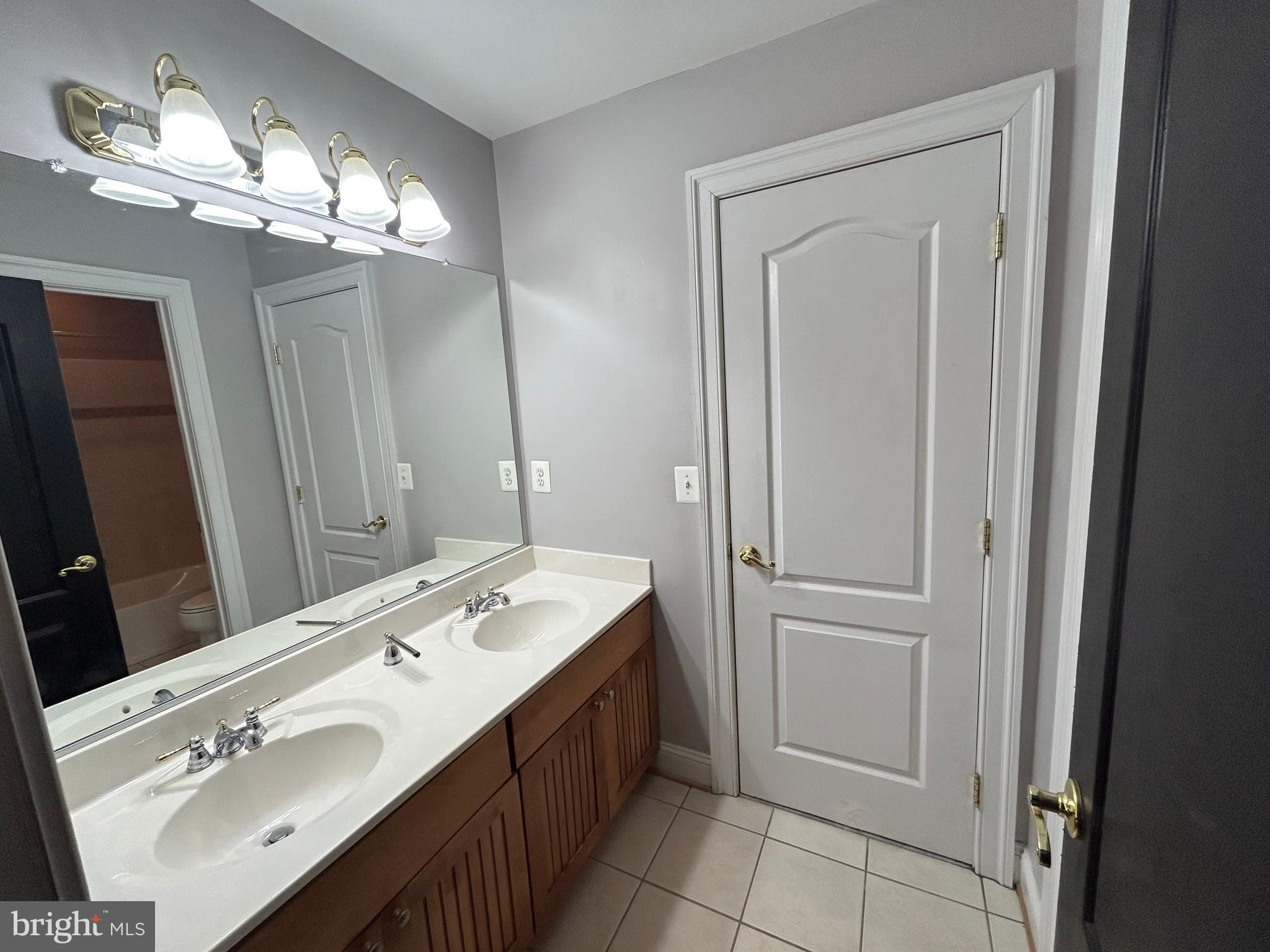 HAMPTONS AT WOODMORE - Residential