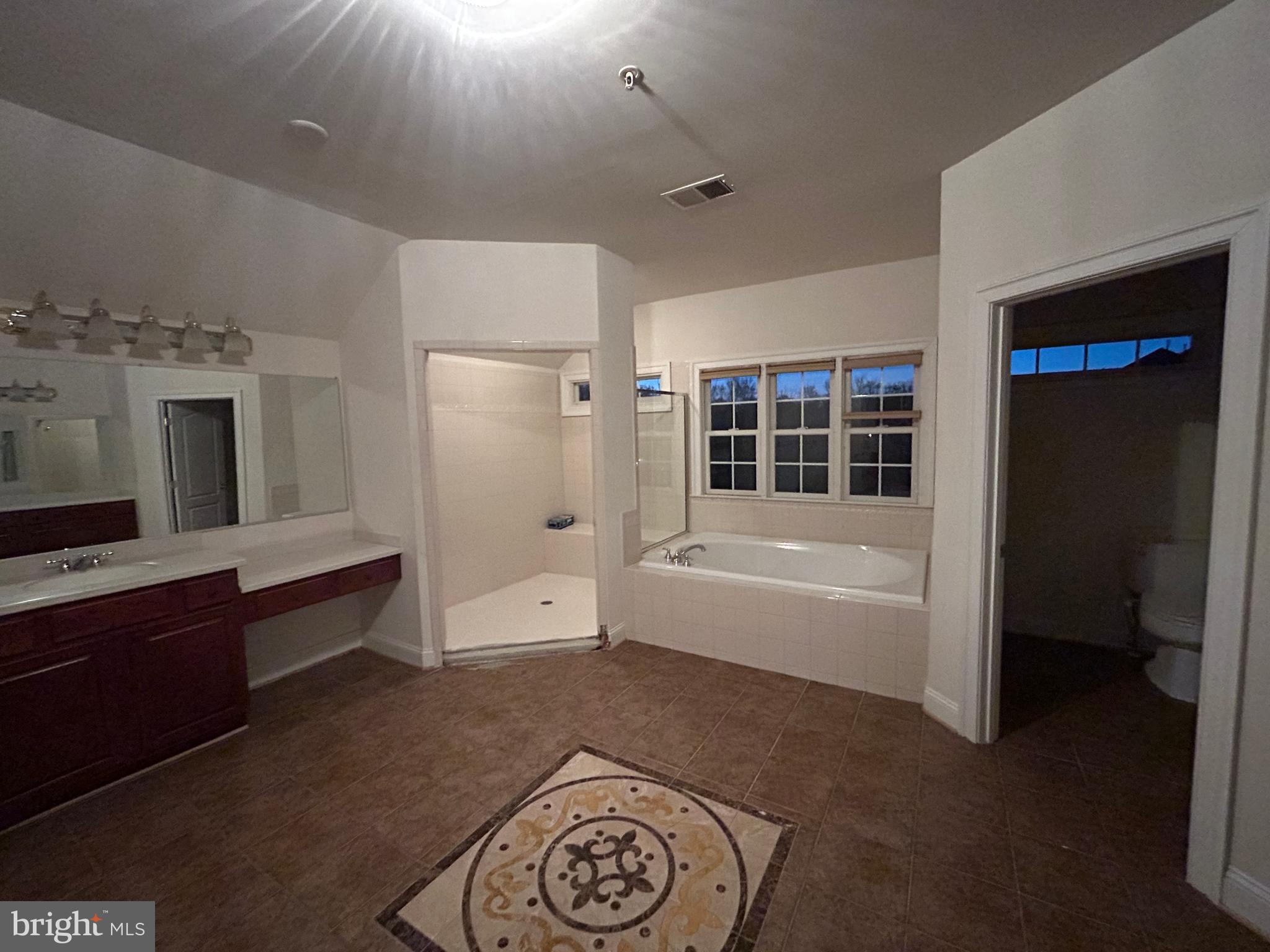 HAMPTONS AT WOODMORE - Residential