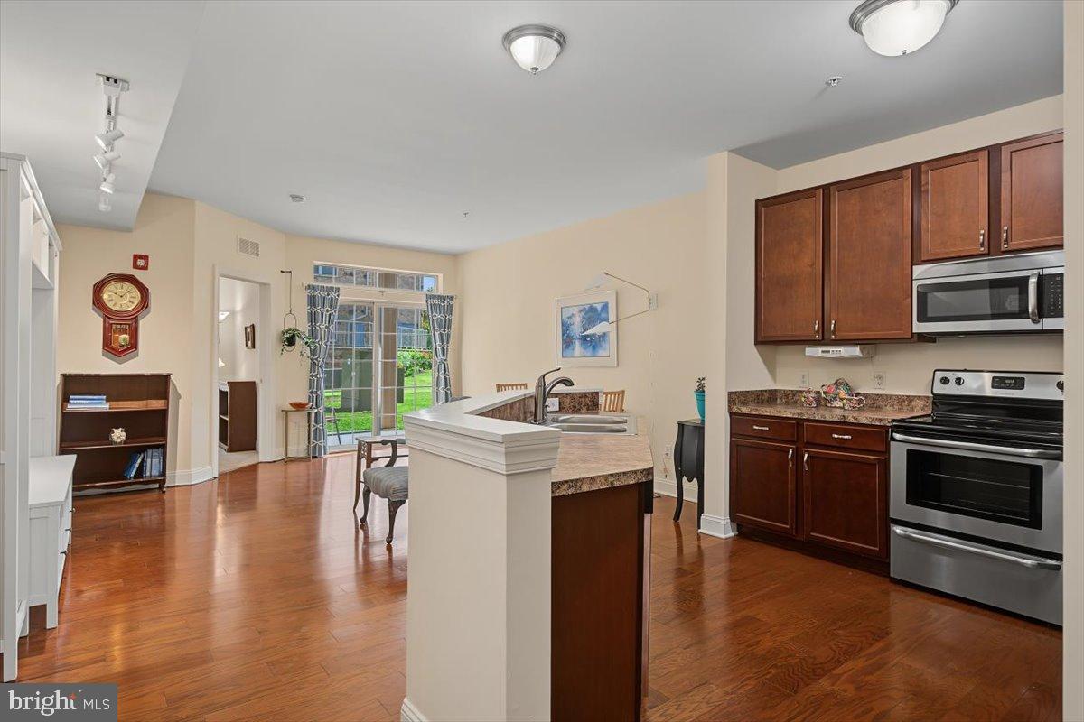 2000 FOUNTAINVIEW CIRCLE 114