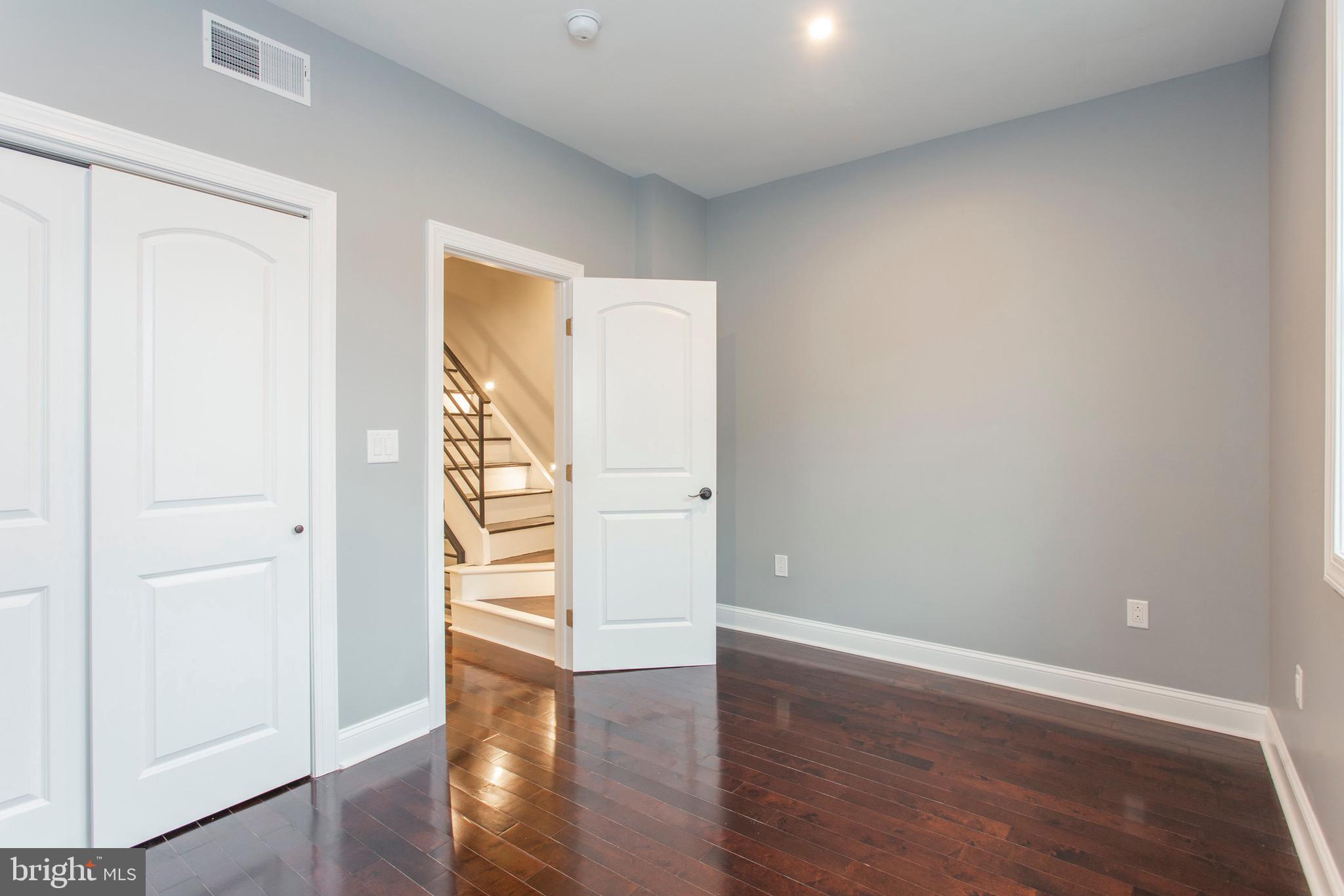 POINT BREEZE - Residential