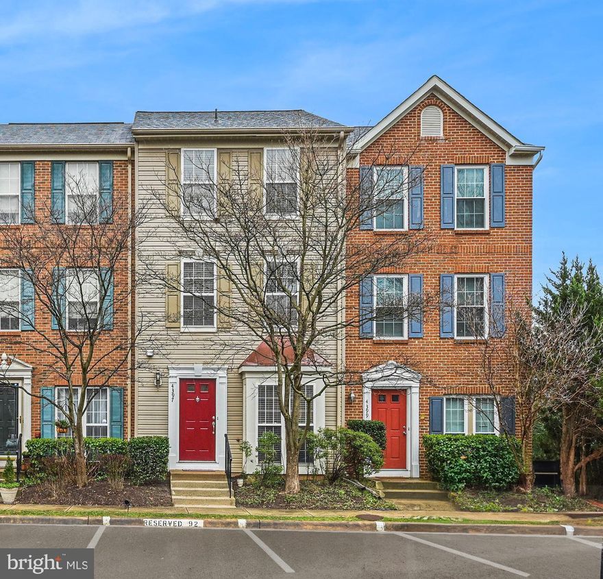 Open Sunday 3/10 2-4PM. Fantastic opportunity to own this bright and modern town home in a coveted Fairfax location with multiple living spaces, a huge primary suite, fenced in backyard, and assigned parking. The main level features a large and bright living room, eat in kitchen with island, and direct access to the fenced in backyard. Upstairs you'll find a second family room with a gas fireplace and french doors, second bedroom, and extra storage. The primary bedroom is amazing! Huge area, vaulted ceilings, tons of light, walk in closet, and a luxury primary bath. The amenities in this community are second to none including brand new parks, swimming pool, a pond, walking trails, and more. All of this located with easy access to Fair Oaks, major commuter routes, and tons of shopping and entertainment.