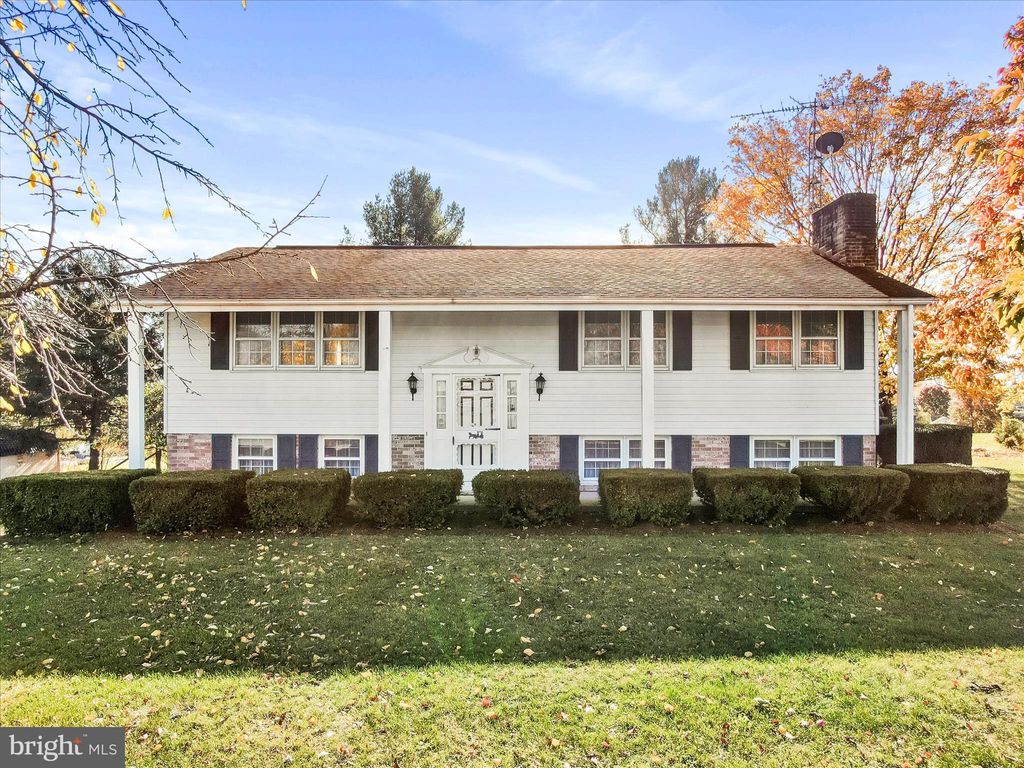 Photo of 593 America Dr, SAINT THOMAS, PA 17252 (MLS # PAFL2031106)