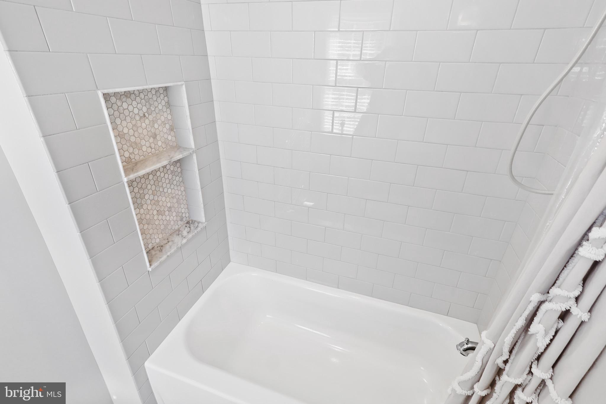 KINGSTON CHASE - Residential