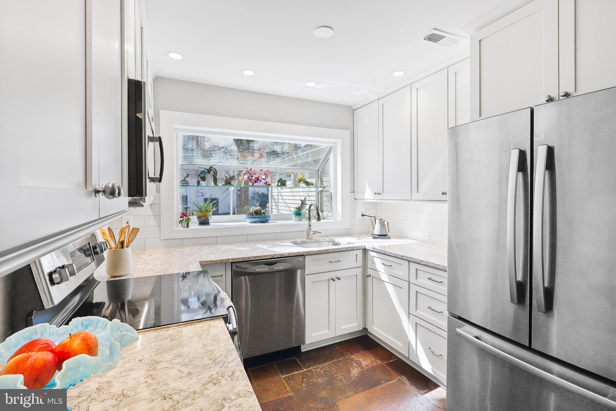 KINGSTON CHASE - Residential