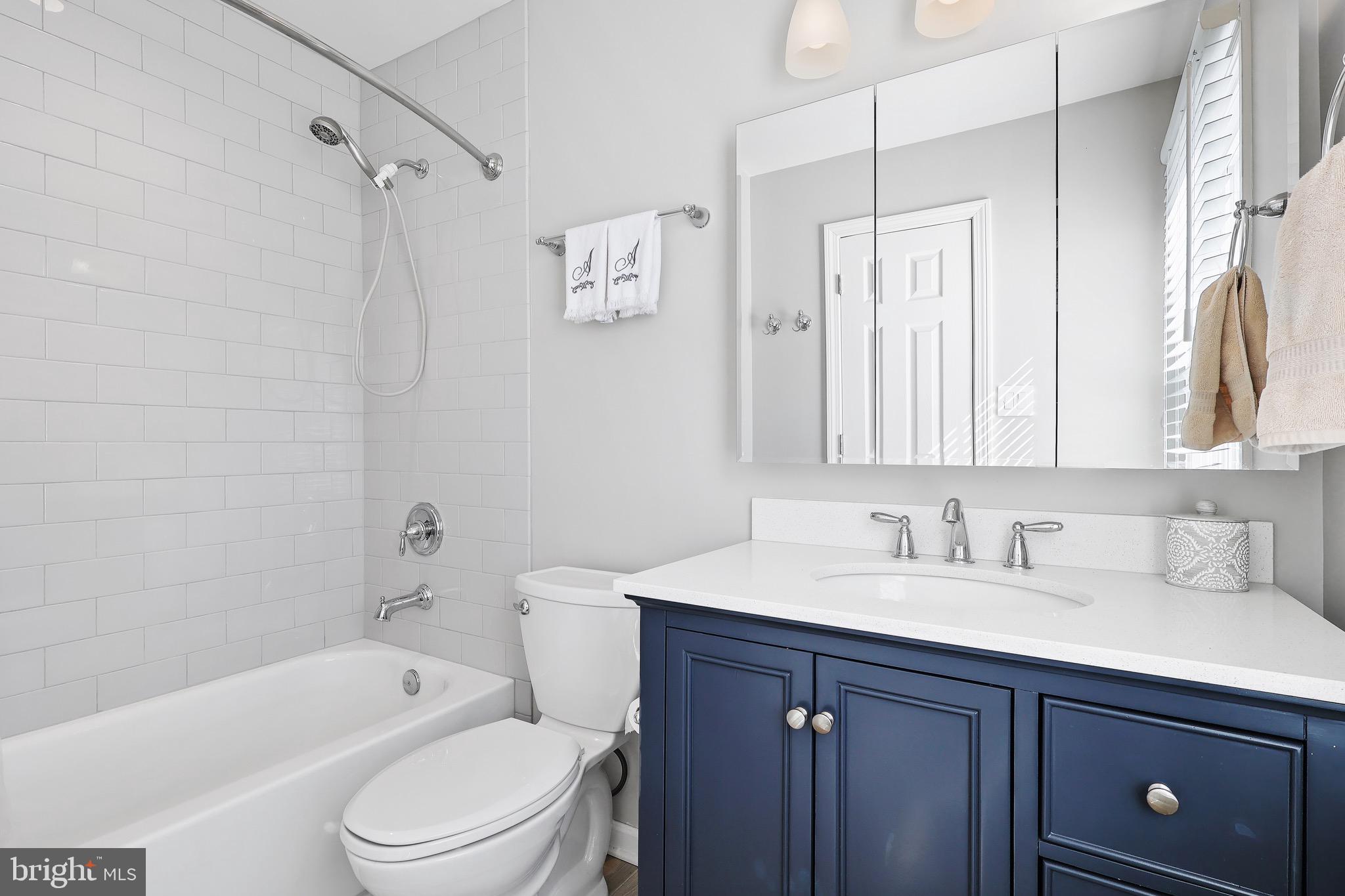 KINGSTON CHASE - Residential