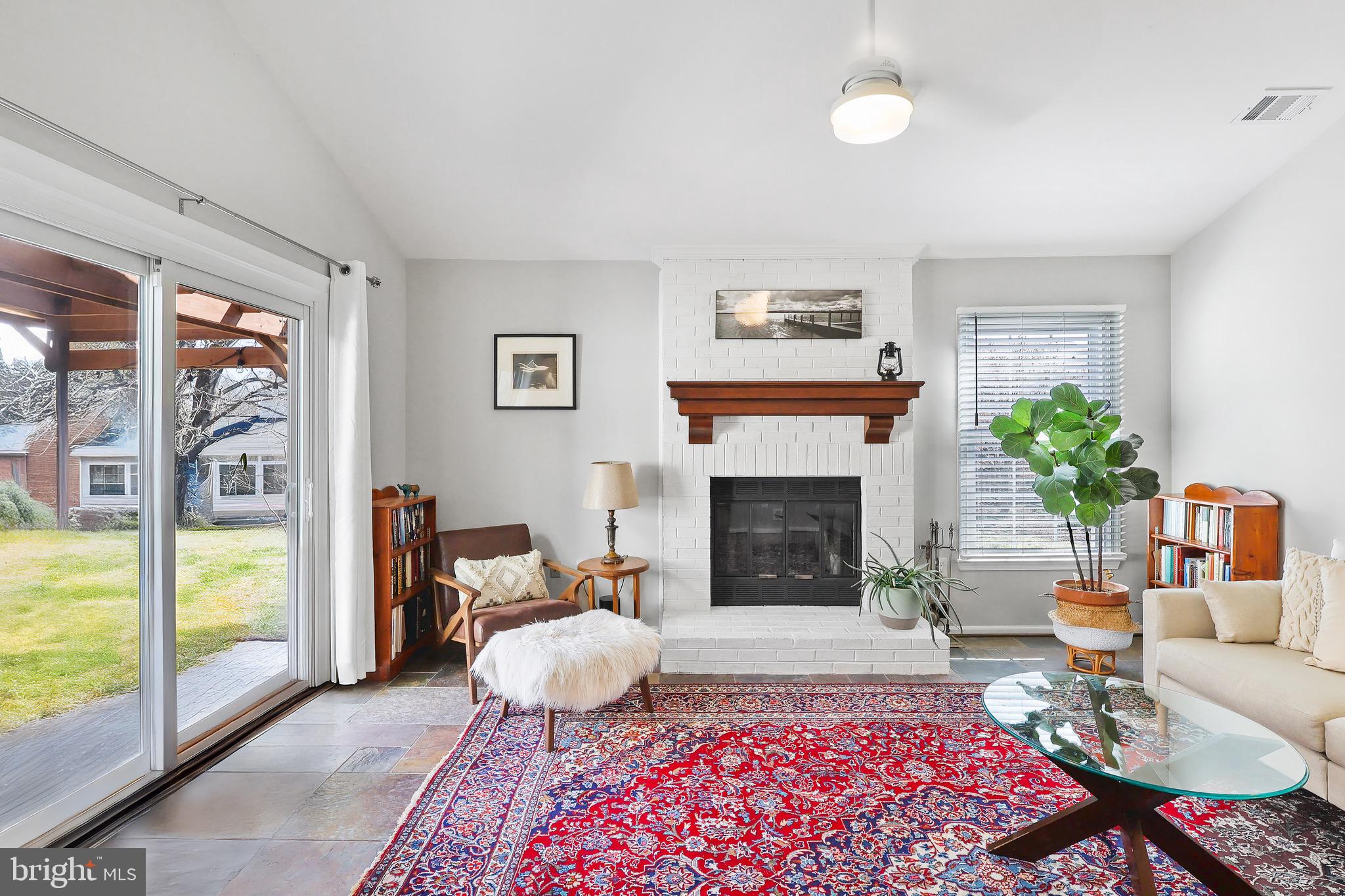 KINGSTON CHASE - Residential