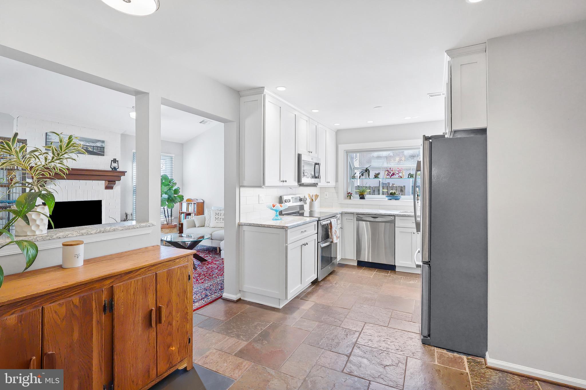 KINGSTON CHASE - Residential