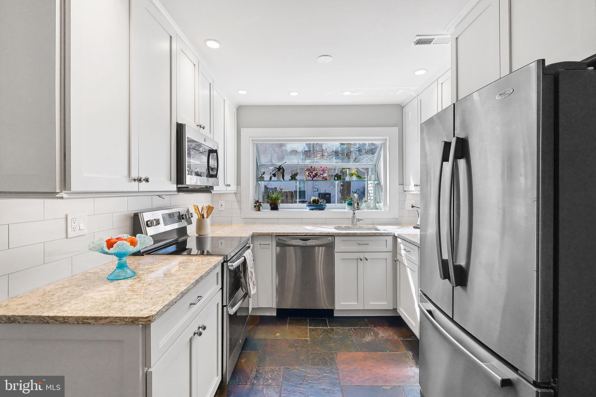 KINGSTON CHASE - Residential