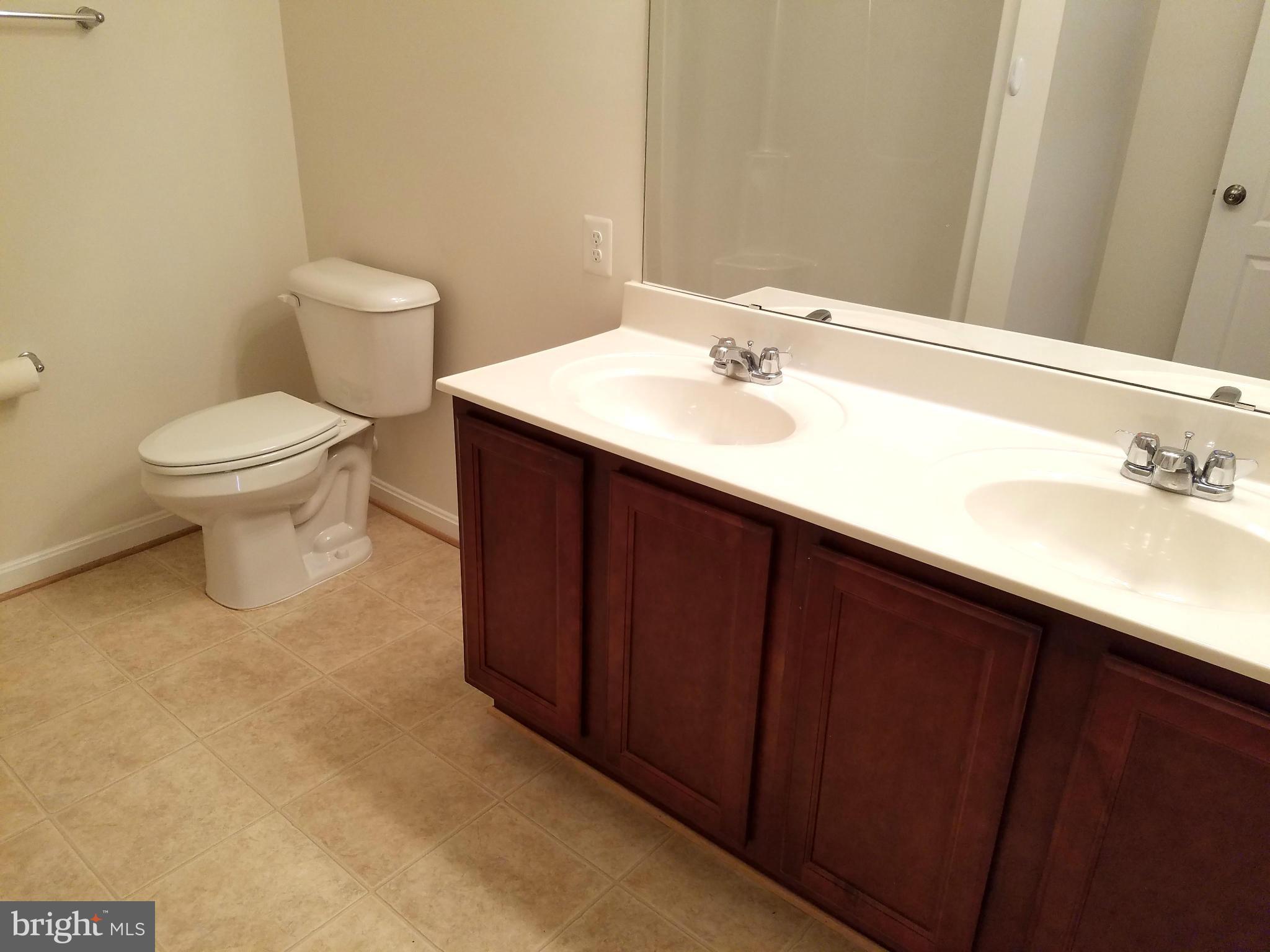 RESIDENCES AT WILDEWOOD - Residential Lease