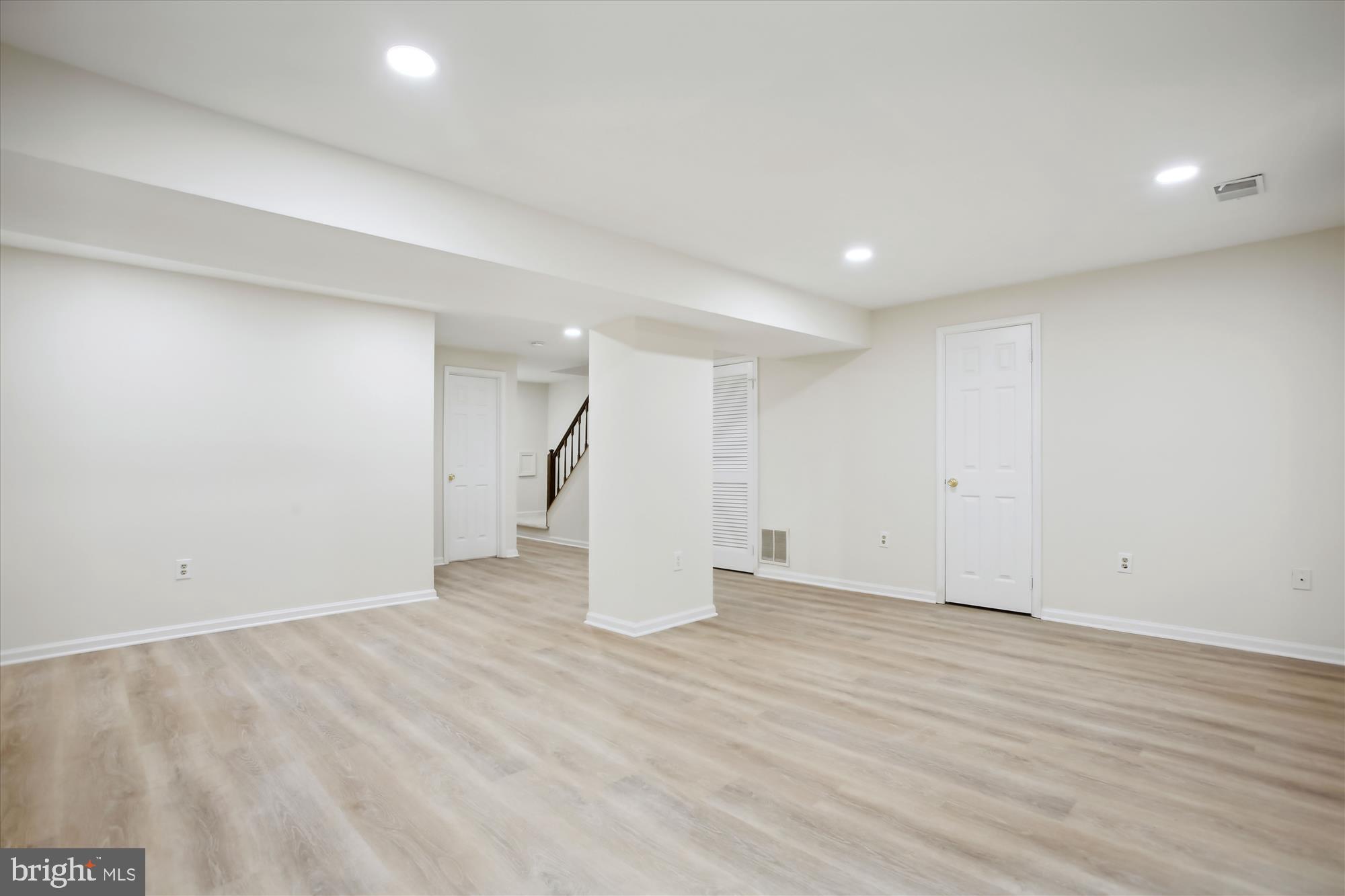 ADAMS WALK - Residential