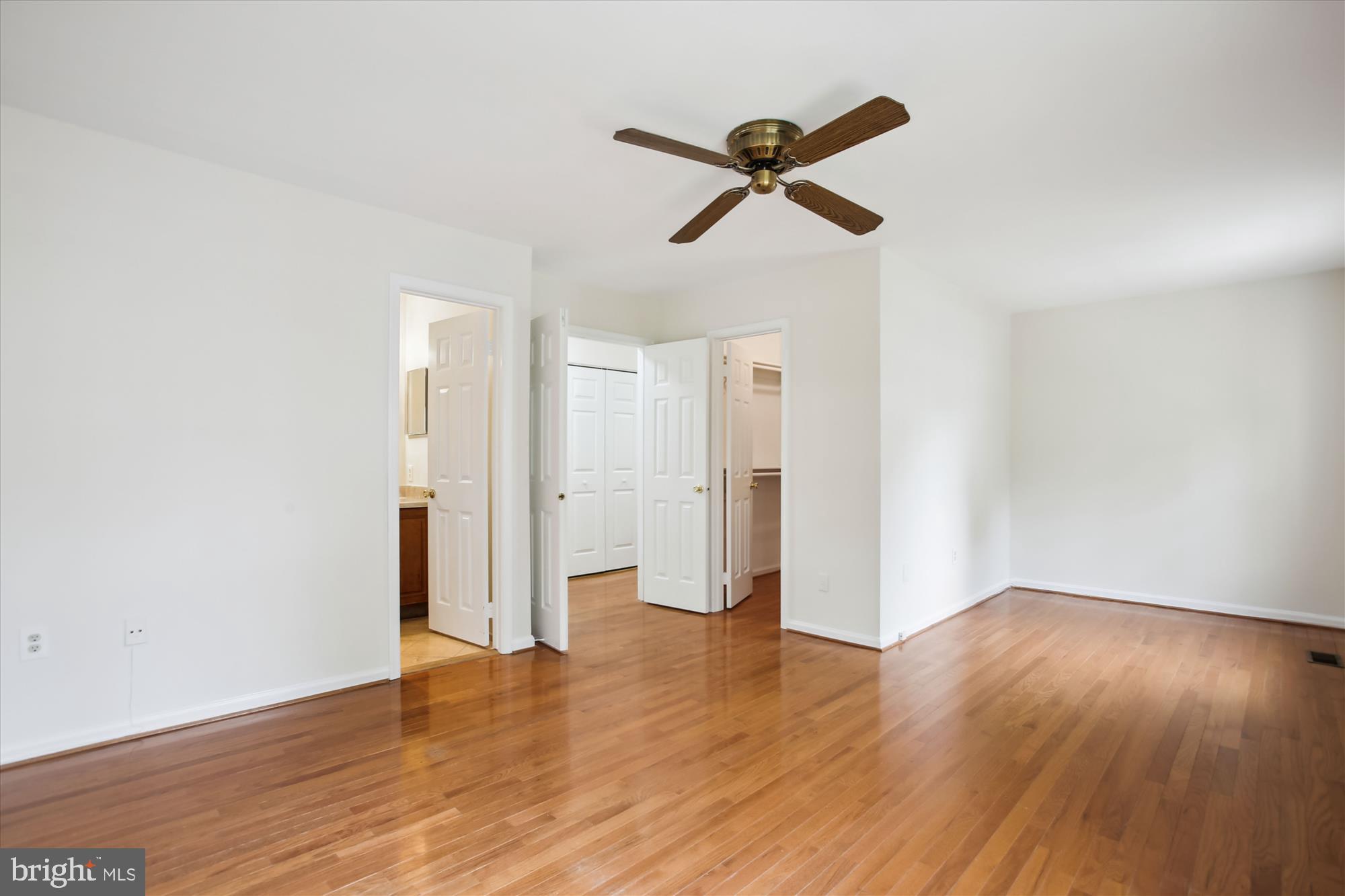 ADAMS WALK - Residential