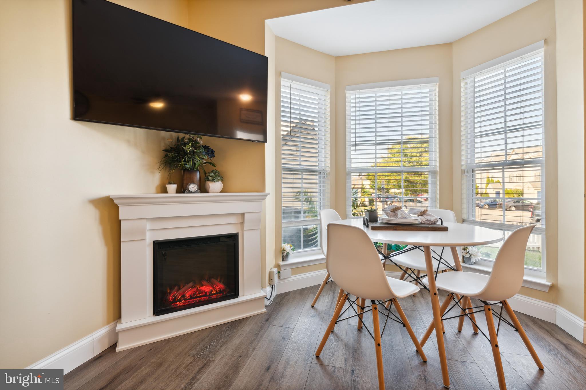 SEVEN OAKS - Residential